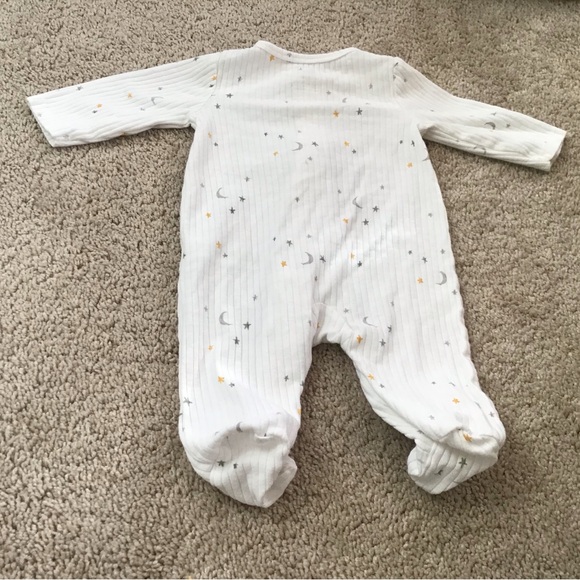 Carter’s pajamas, Size 3M, excellent condition.
Sold as a Bundle of 4 pieces. - Picture 3 of 9